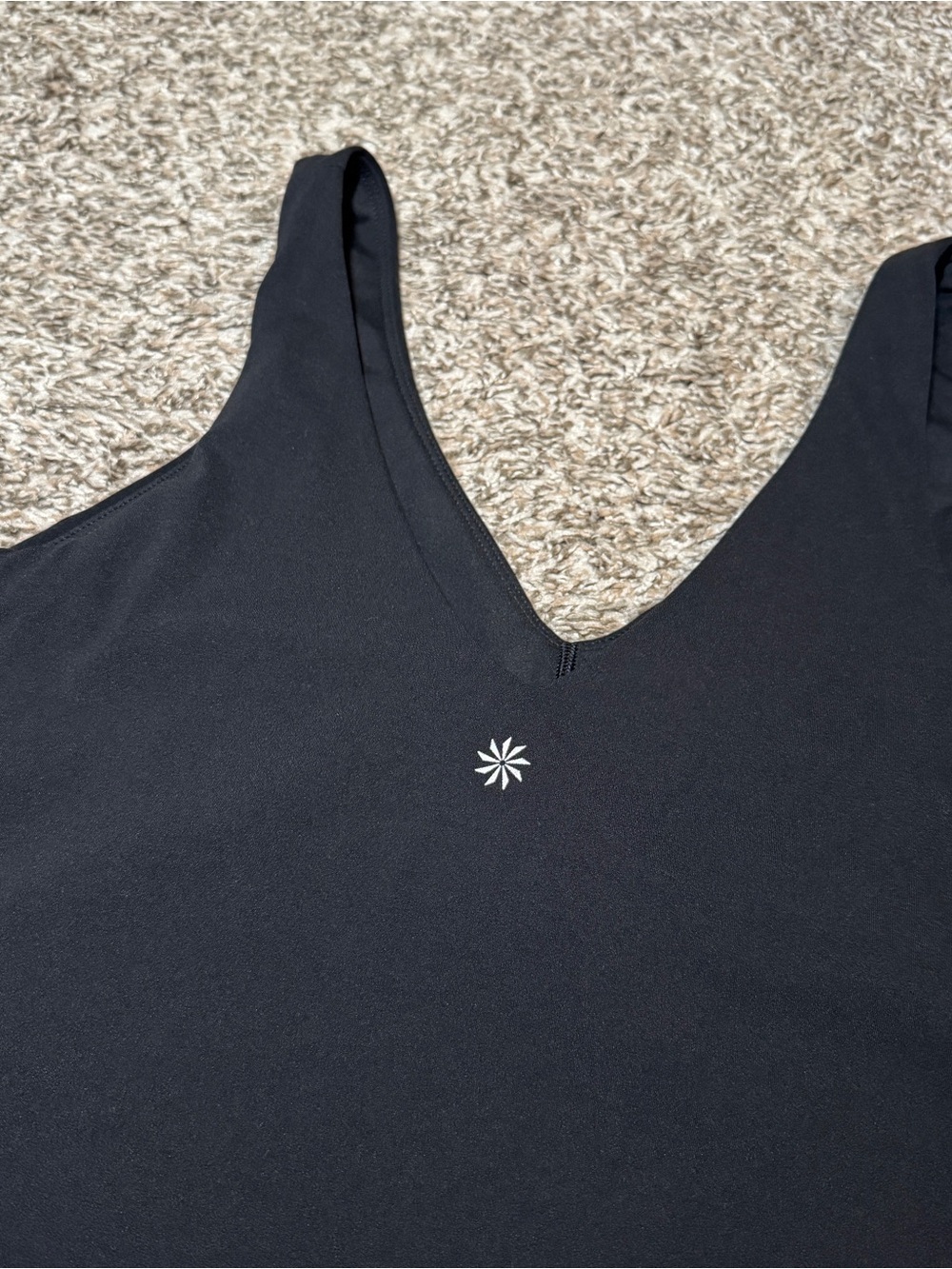 NWOT Athleta Transcend V-Neck Crop Sports Bra - Picture 3 of 9
